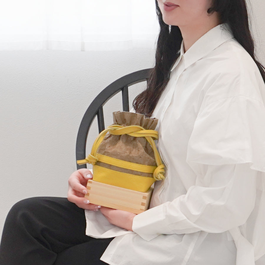 Yorokobi － 慶 －（Masu Drawstring Bag / Papier washi teinté kaki ）- Regular -