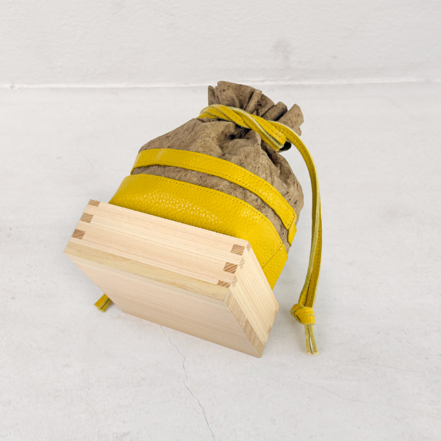 Yorokobi － 慶 －（Masu Drawstring Bag / Papier washi teinté kaki ）- Regular -