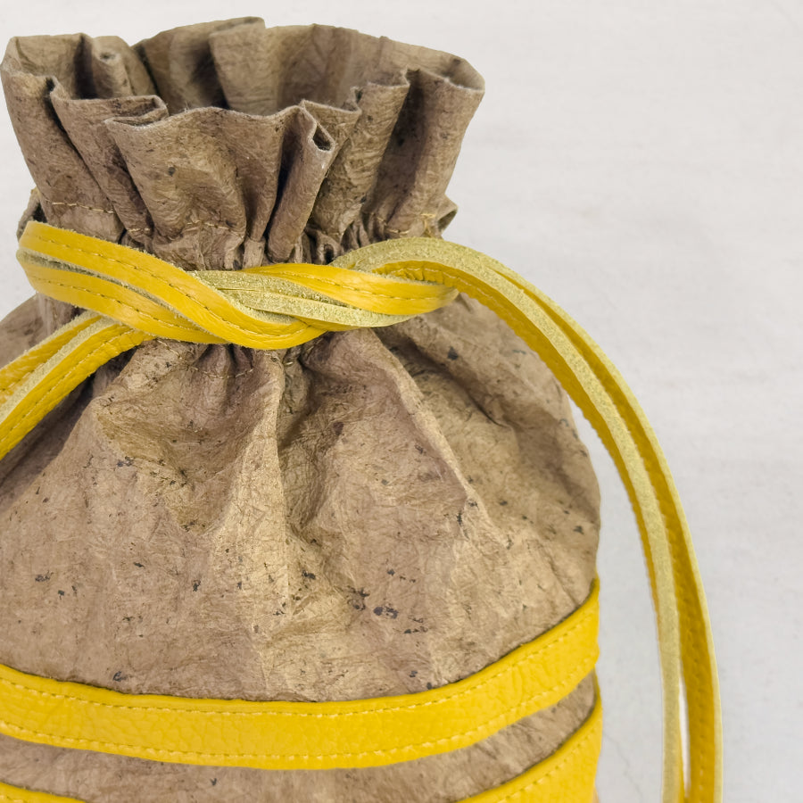 Yorokobi － 慶 －（Masu Drawstring Bag / Papier washi teinté kaki ）- Regular -